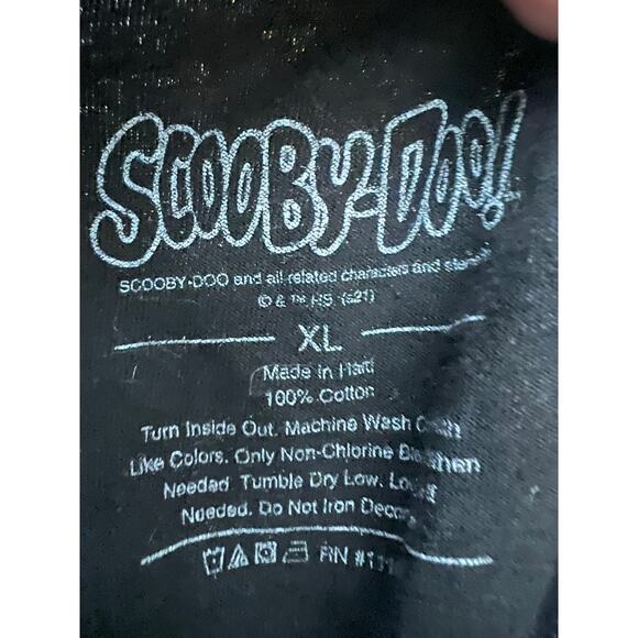 Scooby Doo T-Shirt Sz XL Black Colorful Graphic Arm SpellOut Halloween Haunted - Picture 5 of 5